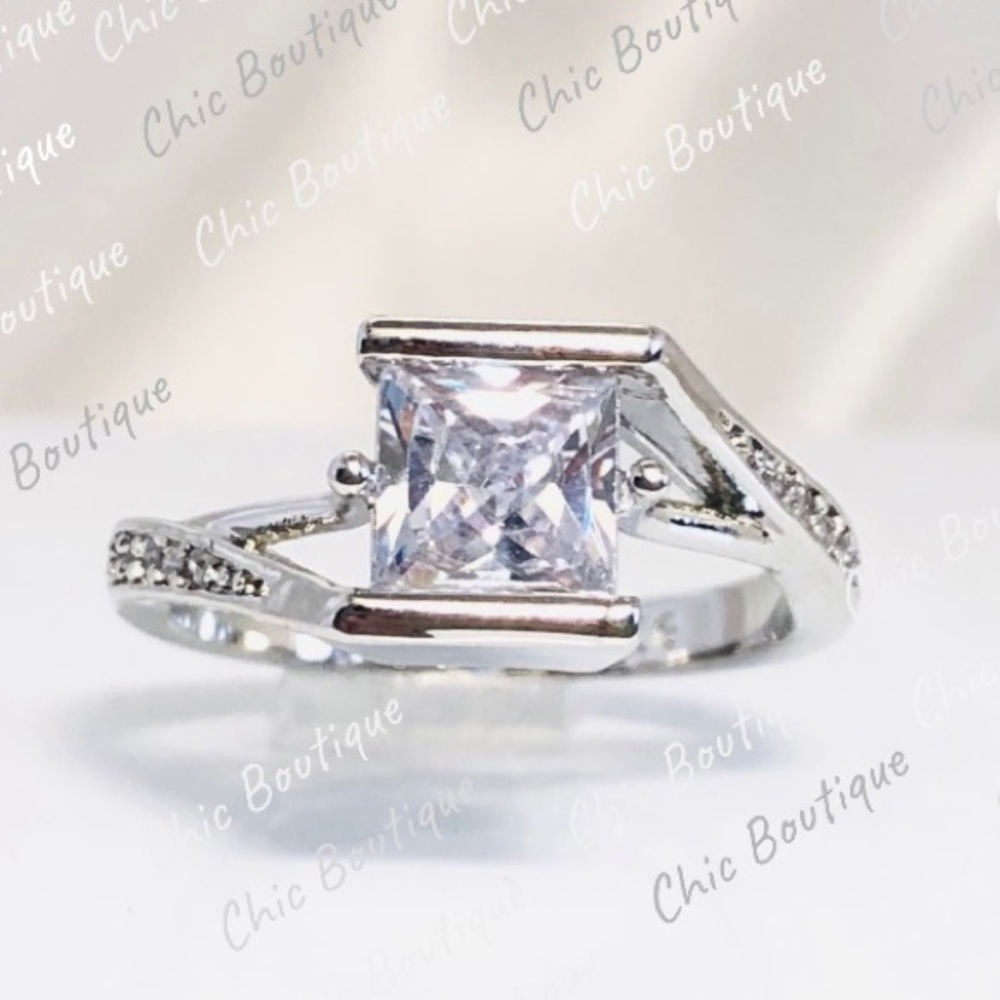 (690) 2 ct Princess cut 14k Gold Diamond Ring